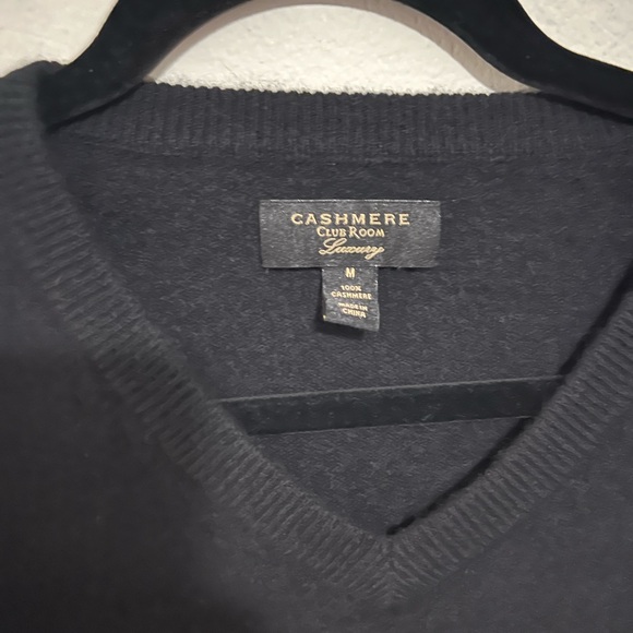 Charter Club Men’s V-Neck Cashmere Sweater - Picture 2 of 4